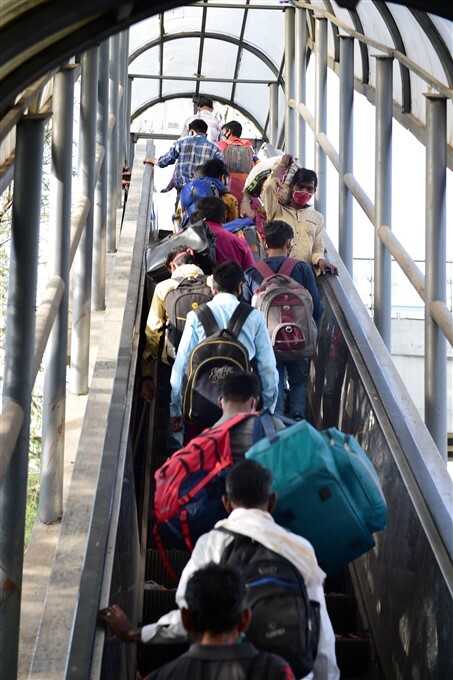 Passengers At Anand Vihar Terminal In Delhi
