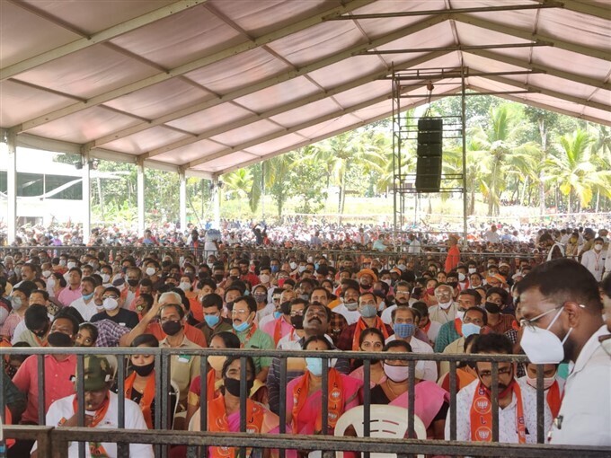 ബിജെപി പ്രവര്‍ത്തകരില്‍ ആവേശം വിതറി നരേന്ദ്ര മോദിയുടെ തിരഞ്ഞെടുപ്പ് പ്രചാരണം: ചിത്രങ്ങള്‍