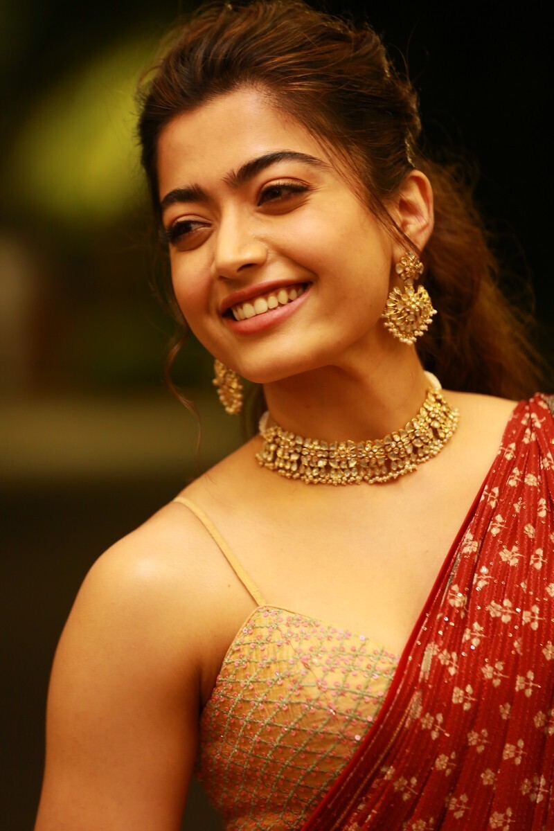 സാരിയിൽ സുന്ദരിയായി രഷ്മിക മന്ദാന; ചിത്രങ്ങൾ കാണാം