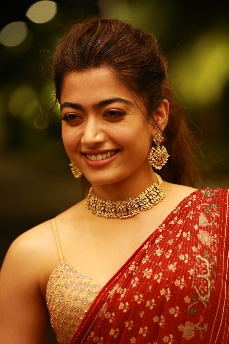 സാരിയിൽ സുന്ദരിയായി രഷ്മിക മന്ദാന; ചിത്രങ്ങൾ കാണാം