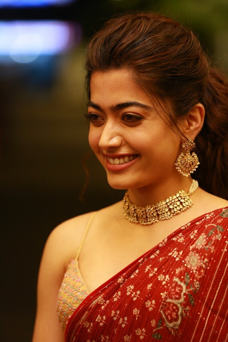 സാരിയിൽ സുന്ദരിയായി രഷ്മിക മന്ദാന; ചിത്രങ്ങൾ കാണാം