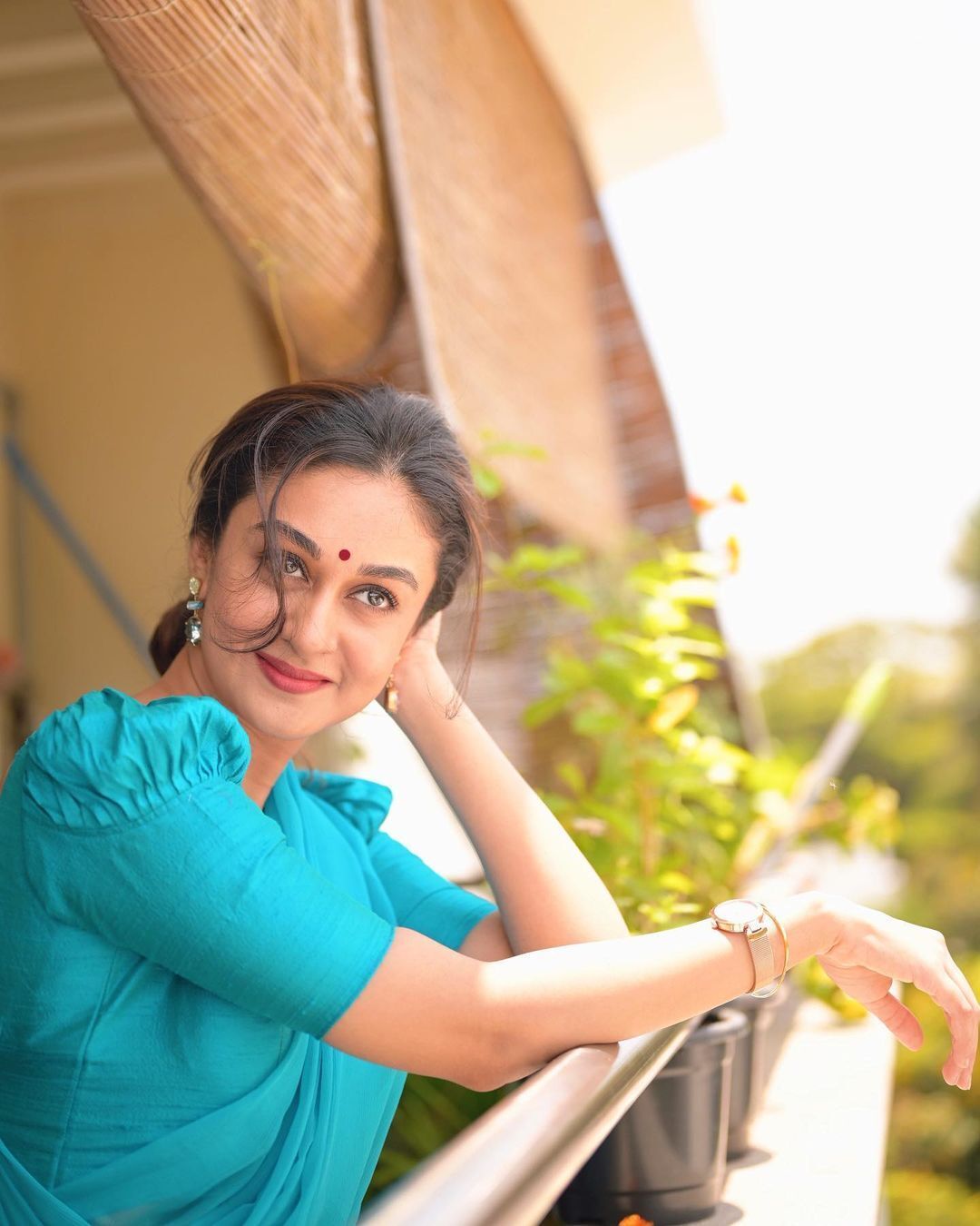 നീല സാരിയില്‍ മാലാഖയെ പോലെ തിളങ്ങി ഐശ്വര്യ അര്‍ജുന്‍, ചിത്രങ്ങള്‍ ഏറ്റെടുത്ത് ആരാധകര്‍