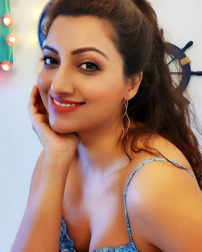 দক্ষিণী অভিনেত্রী হামলা নন্দিনীর কিছু হট ছবি