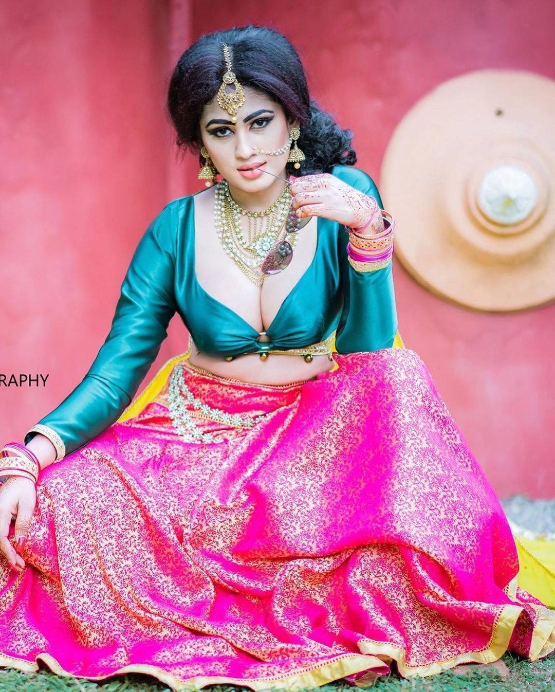 സോഷ്യല്‍ മീഡിയയെ പിടിച്ചുകുലുക്കി ശ്രീലങ്കന്‍ താരം പിയൂമി ഹന്‍സമാലി, ഗ്ലാമര്‍ ഫോട്ടോഷൂട്ട് വൈറല്‍