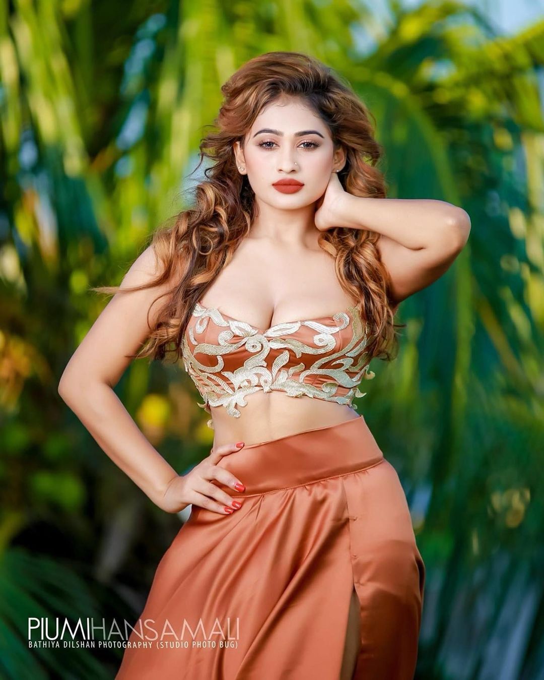 സോഷ്യല്‍ മീഡിയയെ പിടിച്ചുകുലുക്കി ശ്രീലങ്കന്‍ താരം പിയൂമി ഹന്‍സമാലി, ഗ്ലാമര്‍ ഫോട്ടോഷൂട്ട് വൈറല്‍