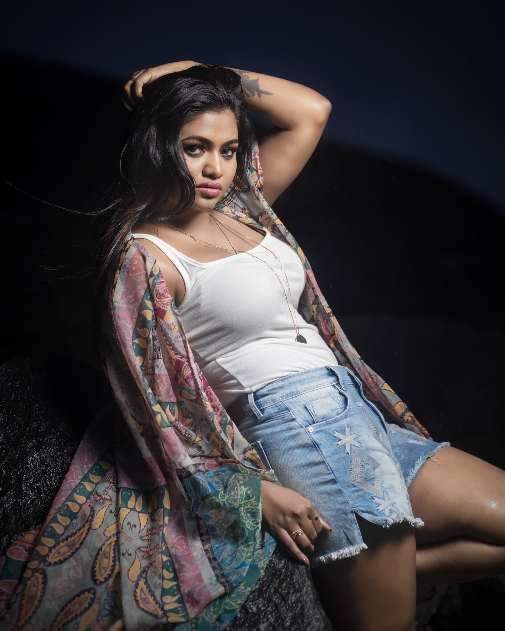 തിരമാലകളെ തഴുകി ഷമ്മയുടെ ഗ്ലാമറസ് ഫോട്ടോഷൂട്ട്; ചിത്രങ്ങള്‍ വൈറല്‍