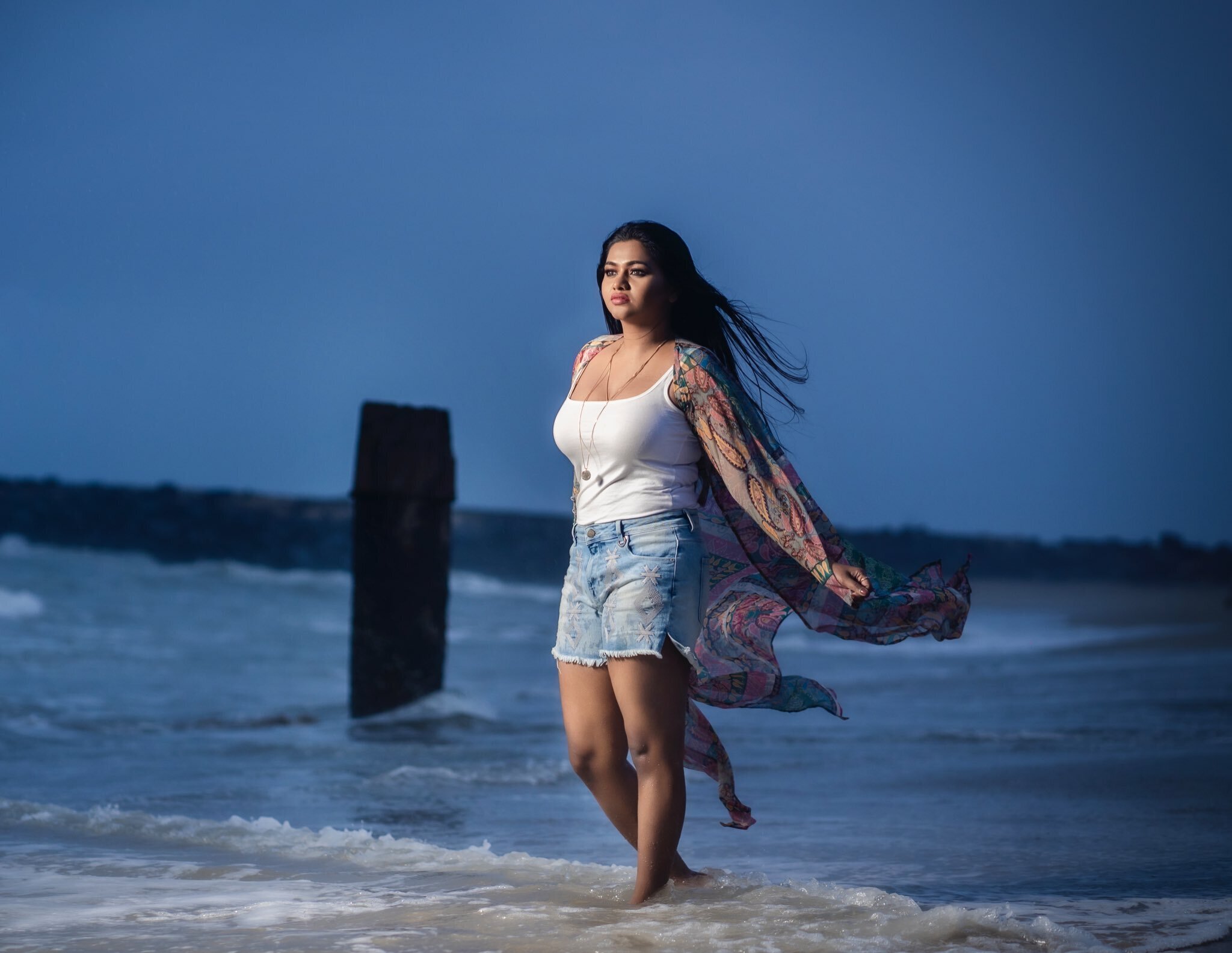 തിരമാലകളെ തഴുകി ഷമ്മയുടെ ഗ്ലാമറസ് ഫോട്ടോഷൂട്ട്; ചിത്രങ്ങള്‍ വൈറല്‍