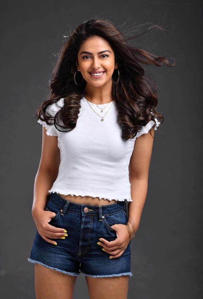 മോഡേണ്‍ ലുക്കില്‍ കിടിലം ഫോട്ടോഷൂട്ടുമായി അവിക ഗൗര്‍; വൈറലായ ചിത്രങ്ങള്‍ കാണാം