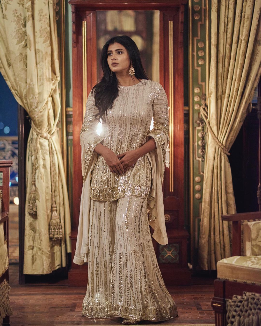 പാര്‍ട്ടി വെയറില്‍ അതി സുന്ദരിയായി ഹെബ്ബാ പട്ടേല്‍, വൈറലായ ചിത്രങ്ങള്‍ കാണാം