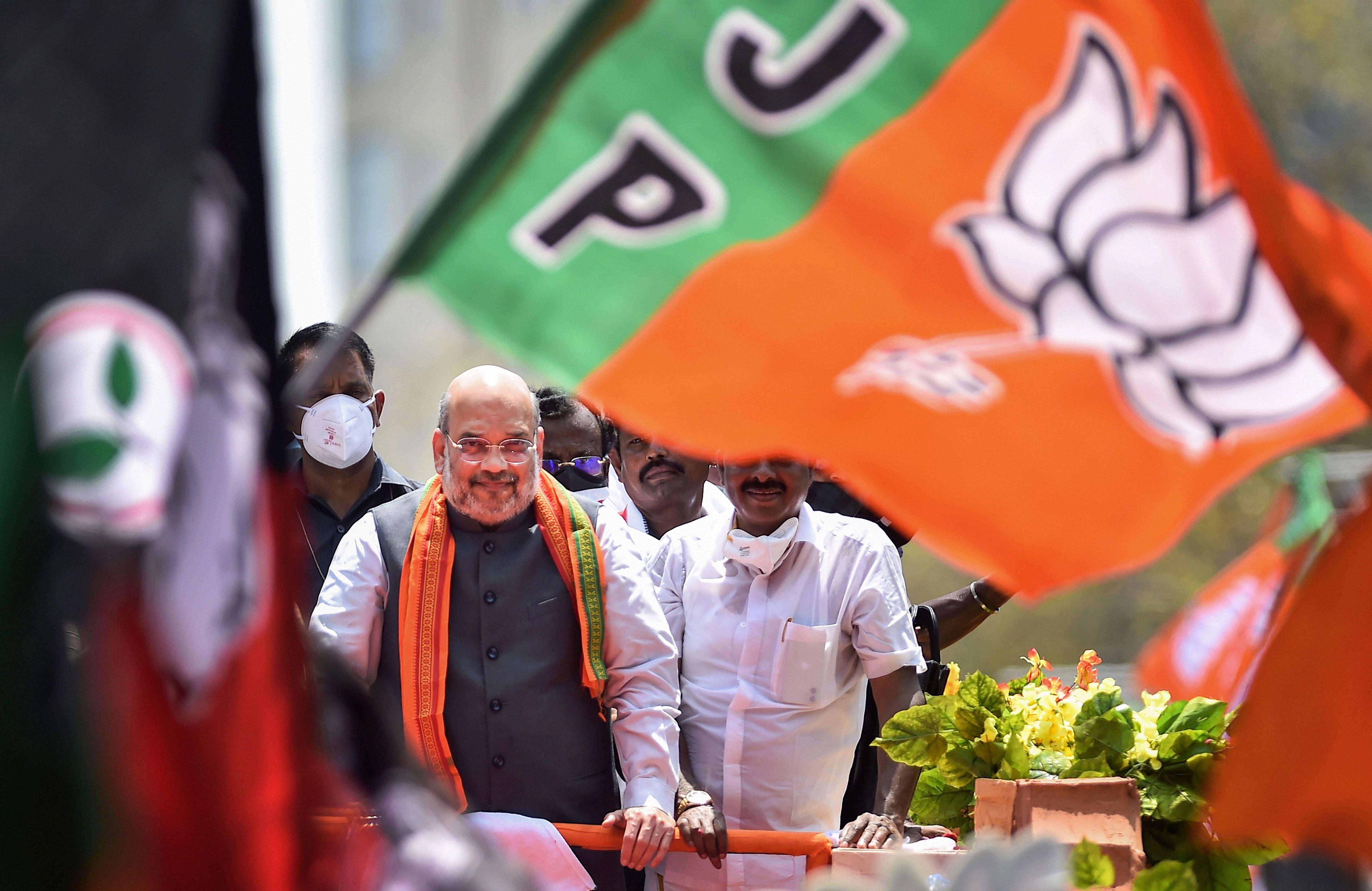 കേന്ദ്ര മന്ത്രിയും ബിജെപി നേതാവുമായ അമിത് ഷാ കോഴിക്കോട്ട് സംഘടിപ്പിച്ച റോഡ്‌ഷോയില്‍, ചിത്രങ്ങൾ കാണാം