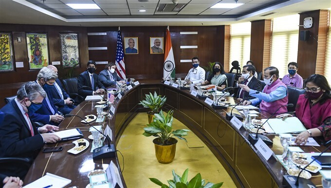 അമേരിക്കന്‍ കാലാവസ്ഥാ ഏജന്‍സി പ്രതിനിധി ജോണ്‍ കെറി ഇന്ത്യയില്‍: ചിത്രങ്ങള്‍ കാണാം