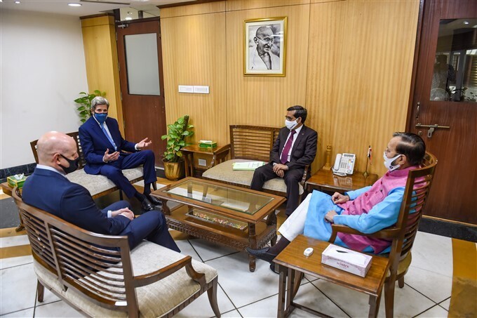 അമേരിക്കന്‍ കാലാവസ്ഥാ ഏജന്‍സി പ്രതിനിധി ജോണ്‍ കെറി ഇന്ത്യയില്‍: ചിത്രങ്ങള്‍ കാണാം