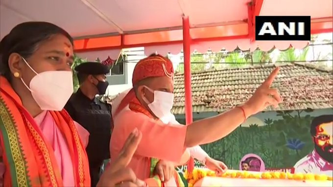 Uttar Pradesh CM Yogi Adityanath roadshow in Kazhakkoottam, Kerala ...
