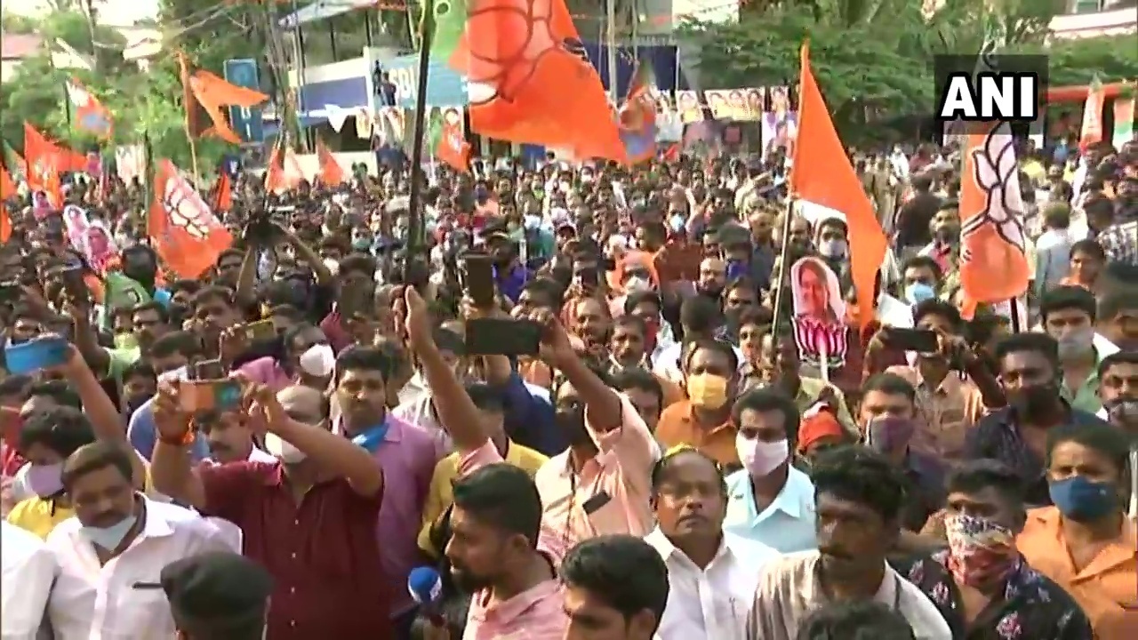 Uttar Pradesh CM Yogi Adityanath roadshow in Kazhakkoottam, Kerala ...