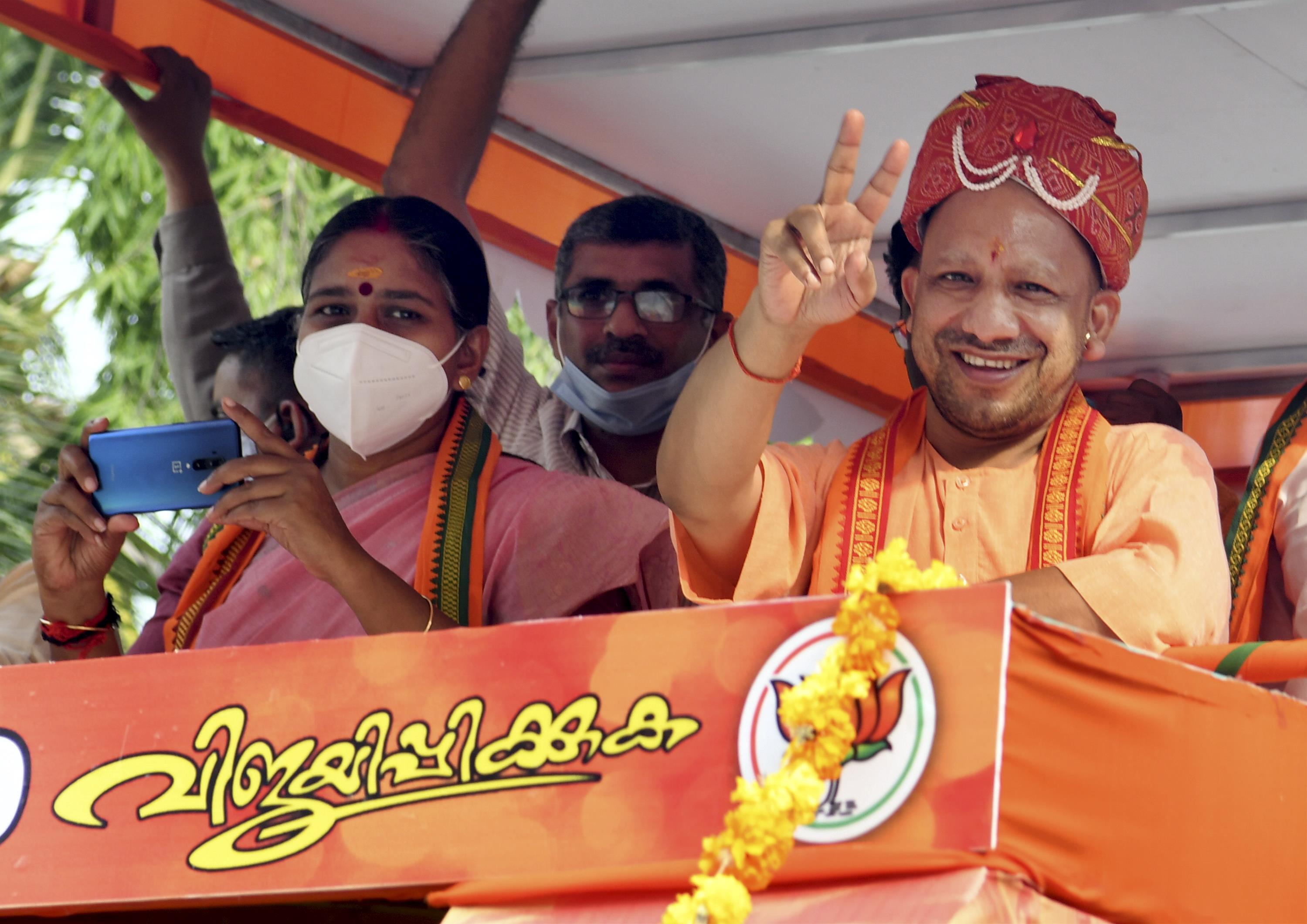 കഴക്കൂട്ടത്ത് യോഗി ആദിത്യനാഥിന്റെ റോഡ് ഷോ, ചിത്രങ്ങൾ കാണാം