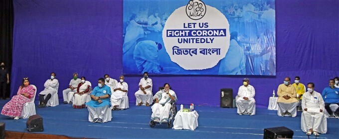 നോര്‍ത്ത് കൊല്‍ക്കത്തിയില്‍ ഓണ്‍ലൈന്‍ വഴി സംഘടിപ്പിച്ച തിരഞ്ഞെടുപ്പ് റാലിയില്‍ പങ്കെടുക്കുന്ന മമത ബാനര്‍ജി: ചിത്രങ്ങള്‍