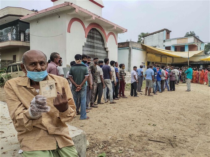 പശ്ചിമബംഗാളിൽ വോട്ടെടുപ്പ് പുരോഗമിക്കുന്നു, ചിത്രങ്ങൾ കാണാം