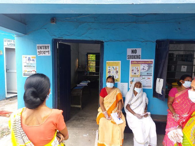 ബംഗാളില്‍ ഏഴാംഘട്ട പോളിങ് പുരോഗമിക്കുന്നു: ചിത്രങ്ങള്‍