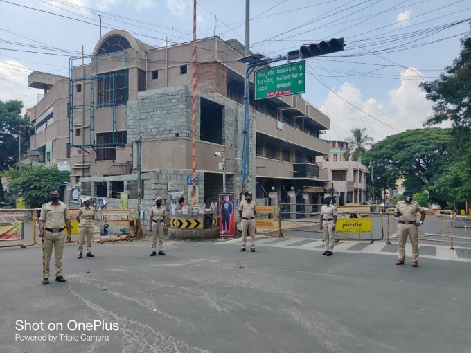 ಚಿತ್ರಗಳು: ಕರ್ನಾಟಕದಲ್ಲಿ 14 ದಿನಗಳ ಕಾಲ ಸಂಪೂರ್ಣ ಲಾಕ್‌ಡೌನ್ 