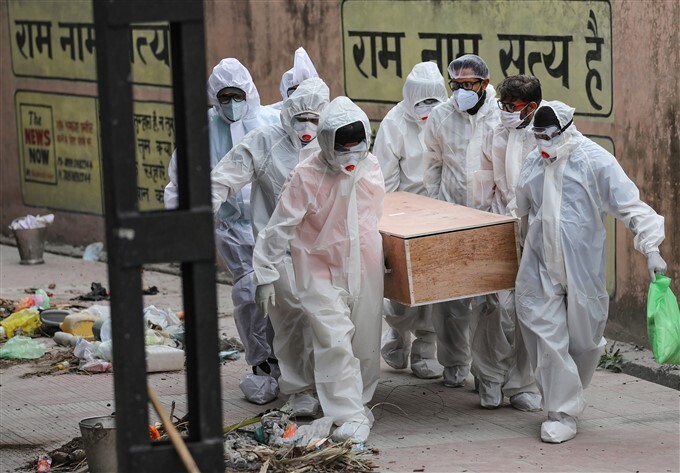 ಚಿತ್ರಗಳು: ಕೋವಿಡ್ 19ನಿಂದ ಮೃತಪಟ್ಟವರ ಅಂತ್ಯಕ್ರಿಯೆ