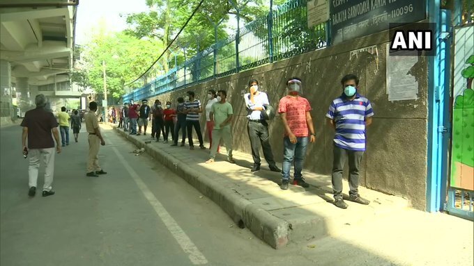 കൊവിഡ് വാക്‌സിനേഷന്‍ മൂന്നാംഘട്ടം രാജ്യത്ത് തുടരുന്നു; ചിത്രങ്ങള്‍ കാണാം