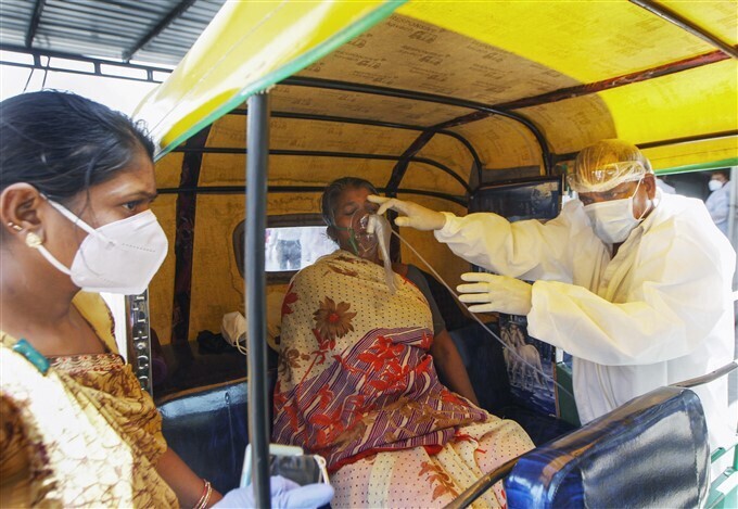 കൊവിഡ് വ്യാപനം രൂക്ഷമാകുന്നു രാജ്യത്തിന്റെ വിവിധ ഭാഗങ്ങളില്‍ നിന്നുള്ള ചിത്രങ്ങള്‍ കാണാം