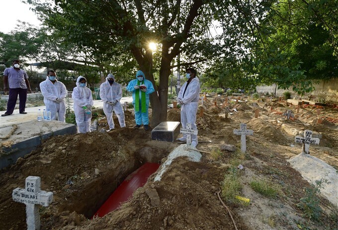 കൊവിഡ് വ്യാപനം രൂക്ഷമാകുന്നു രാജ്യത്തിന്റെ വിവിധ ഭാഗങ്ങളില്‍ നിന്നുള്ള ചിത്രങ്ങള്‍ കാണാം