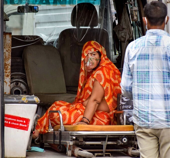 കൊവിഡ് വ്യാപനം രൂക്ഷമാകുന്നു രാജ്യത്തിന്റെ വിവിധ ഭാഗങ്ങളില്‍ നിന്നുള്ള ചിത്രങ്ങള്‍ കാണാം