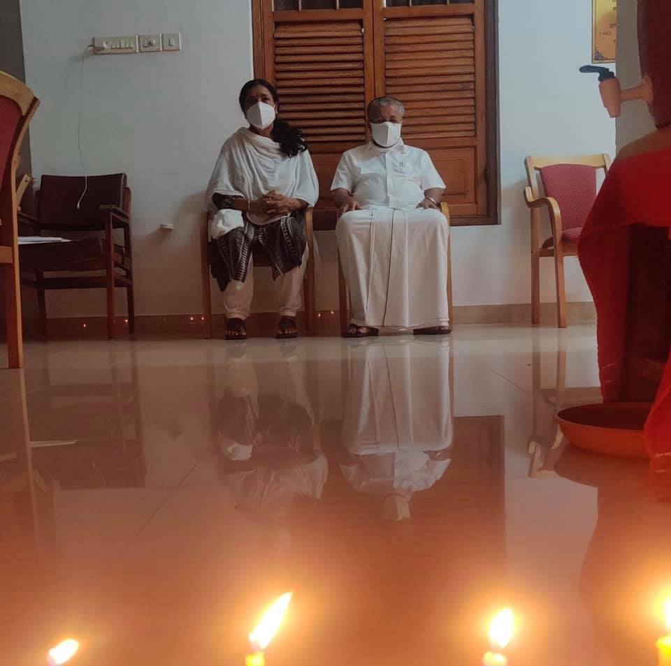 വിജയദിനം ആഘോഷിച്ച് ഇടതുപക്ഷം, ചിത്രങ്ങള്‍ കാണാം