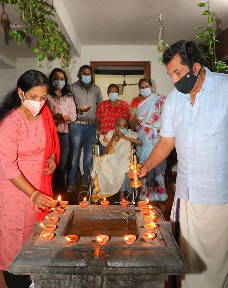 വിജയദിനം ആഘോഷിച്ച് ഇടതുപക്ഷം, ചിത്രങ്ങള്‍ കാണാം