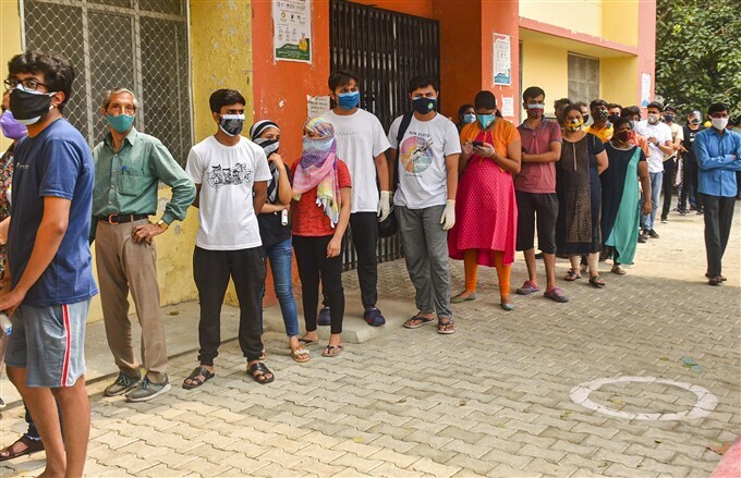 ಚಿತ್ರಗಳು: ದೇಶದಲ್ಲಿ ಮೂರನೇ ಹಂತದ ಲಸಿಕಾ ವಿತರಣೆ ಕಾರ್ಯಕ್ರಮ