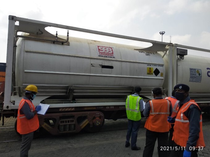 ಚಿತ್ರಗಳು: ಬೆಂಗಳೂರಿನ ವೈಟ್‌ಫೀಲ್ಡ್‌ಗೆ ಆಗಮಿಸಿದ ಮೊದಲ ಆಕ್ಸಿಜನ್ ಎಕ್ಸ್‌ಪ್ರೆಸ್ ರೈಲು