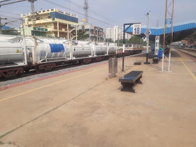 ಚಿತ್ರಗಳು: ಬೆಂಗಳೂರಿನ ವೈಟ್‌ಫೀಲ್ಡ್‌ಗೆ ಆಗಮಿಸಿದ ಮೊದಲ ಆಕ್ಸಿಜನ್ ಎಕ್ಸ್‌ಪ್ರೆಸ್ ರೈಲು