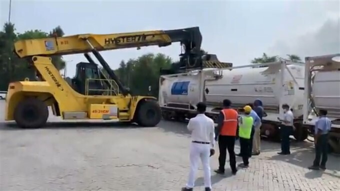 ಚಿತ್ರಗಳು: ಬೆಂಗಳೂರಿನ ವೈಟ್‌ಫೀಲ್ಡ್‌ಗೆ ಆಗಮಿಸಿದ ಮೊದಲ ಆಕ್ಸಿಜನ್ ಎಕ್ಸ್‌ಪ್ರೆಸ್ ರೈಲು