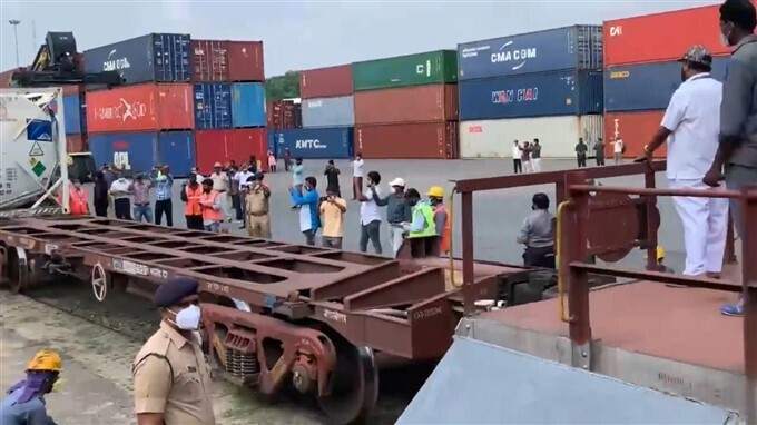 ಚಿತ್ರಗಳು: ಬೆಂಗಳೂರಿನ ವೈಟ್‌ಫೀಲ್ಡ್‌ಗೆ ಆಗಮಿಸಿದ ಮೊದಲ ಆಕ್ಸಿಜನ್ ಎಕ್ಸ್‌ಪ್ರೆಸ್ ರೈಲು