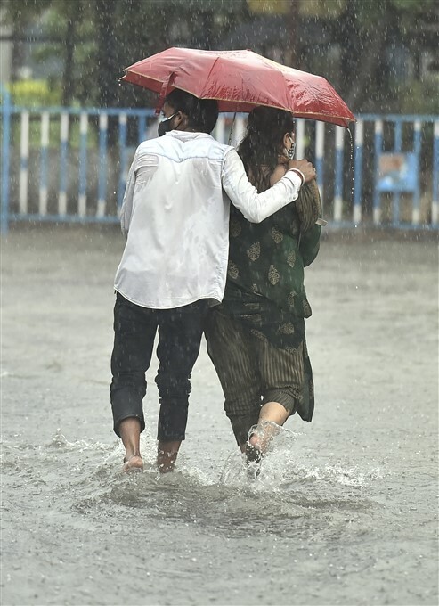 ಚಿತ್ರಗಳು: ಪಶ್ಚಿಮ ಬಂಗಾಳದ ಕೋಲ್ಕತ್ತಾದಲ್ಲಿ ಭಾರೀ ಮಳೆ