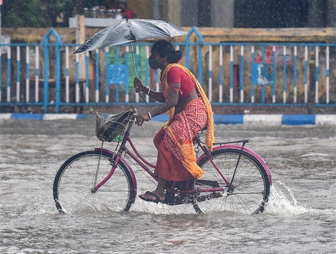 ಚಿತ್ರಗಳು: ಪಶ್ಚಿಮ ಬಂಗಾಳದ ಕೋಲ್ಕತ್ತಾದಲ್ಲಿ ಭಾರೀ ಮಳೆ