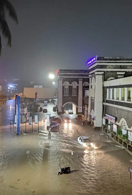 കനത്ത മഴയില്‍ വെള്ളക്കെട്ടായ തിരുവനന്തപുരം നഗരം, ചിത്രങ്ങള്‍ കാണാം