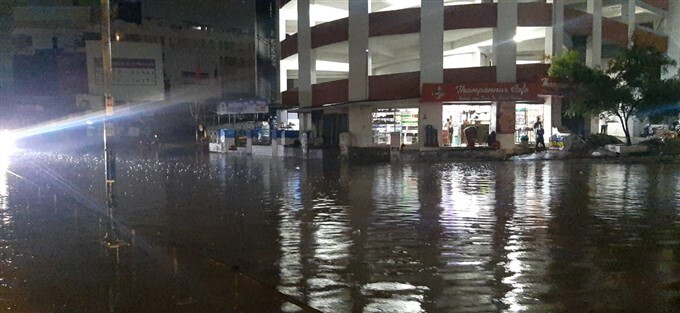 കനത്ത മഴയില്‍ വെള്ളക്കെട്ടായ തിരുവനന്തപുരം നഗരം, ചിത്രങ്ങള്‍ കാണാം