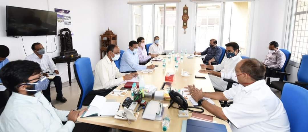 కరోనా పరిస్థితులపై చర్చించేందుకు మంత్రి కేటీఆర్ అధ్యక్షతన సమావేశమైన టాస్క్‌ఫోర్స్
