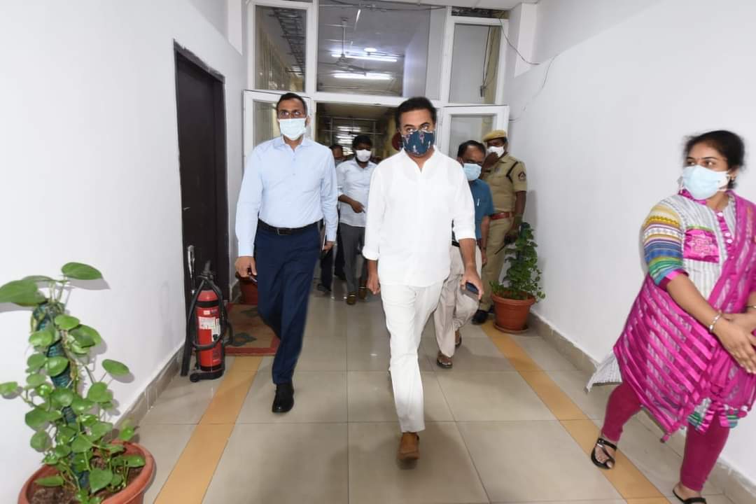 కరోనా పరిస్థితులపై చర్చించేందుకు మంత్రి కేటీఆర్ అధ్యక్షతన సమావేశమైన టాస్క్‌ఫోర్స్