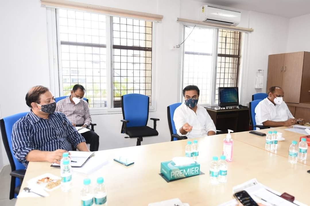 కరోనా పరిస్థితులపై చర్చించేందుకు మంత్రి కేటీఆర్ అధ్యక్షతన సమావేశమైన టాస్క్‌ఫోర్స్
