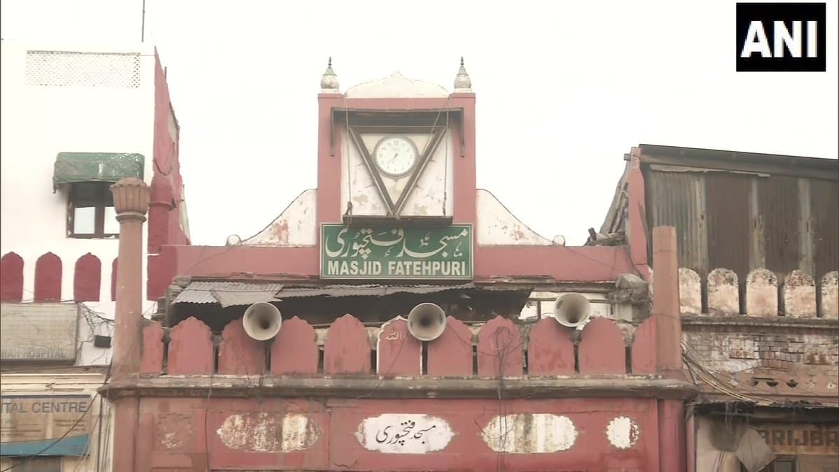 കൊറോണ നിയന്ത്രണങ്ങള്‍ കാരണം ആളൊഴിഞ്ഞ് പള്ളികള്‍: ചെറിയ പെരുന്നാള്‍ ദിനത്തിലെ കാഴ്ചകള്‍