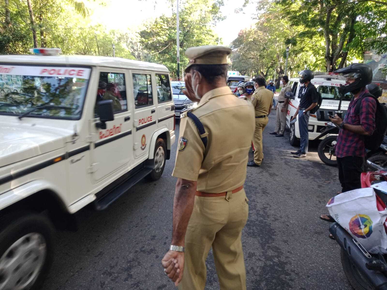 ട്രിപ്പിള്‍ ലോക്ക്ഡൗണ്‍, തിരുവനന്തപുരത്ത് നിന്നുള്ള ചിത്രങ്ങള്‍