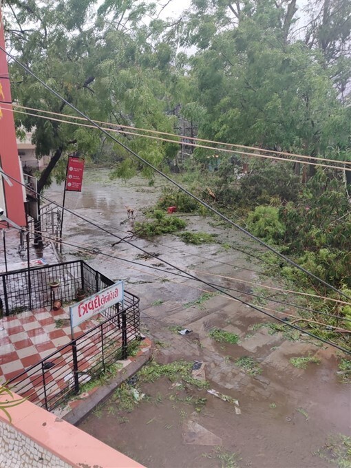 ഗുജറാത്തില്‍ നാശം വിതച്ച് ടൗട്ടെ ചുഴലിക്കാറ്റ്, ചിത്രങ്ങള്‍