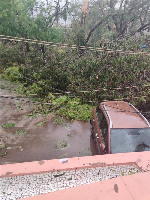 ഗുജറാത്തില്‍ നാശം വിതച്ച് ടൗട്ടെ ചുഴലിക്കാറ്റ്, ചിത്രങ്ങള്‍