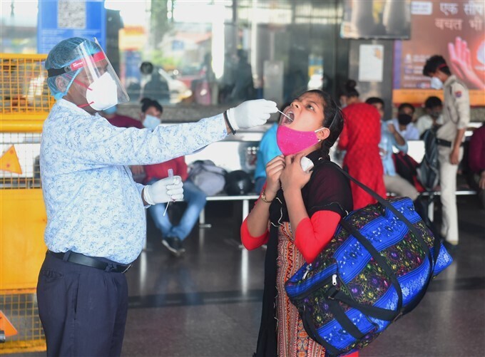 കൊവിഡ് രണ്ടാംതരംഗം; രാജ്യ വ്യാപകമായുള്ള പരിശോധന തുടരുന്നു, ചിത്രങ്ങള്‍