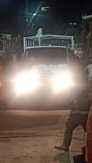 താനെയില്‍ റെസിഡന്‍ഷ്യല്‍ കെട്ടിടം തകര്‍ന്ന് വീണ് അപകടം, ചിത്രങ്ങള്‍