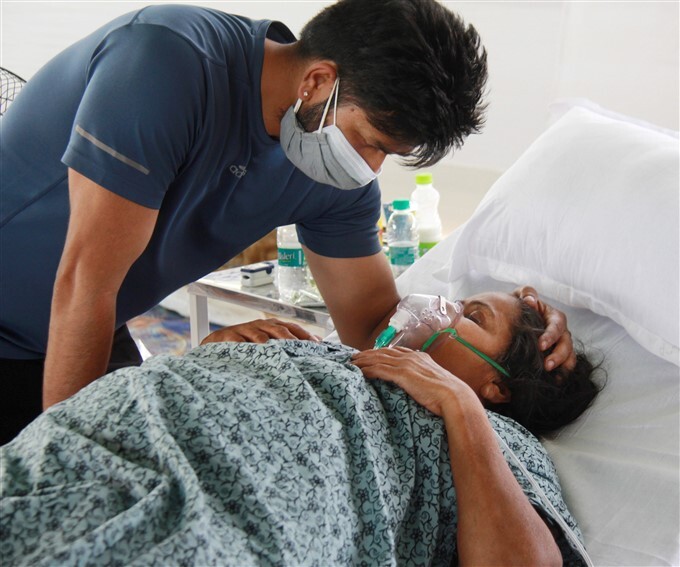 Covid-19 2nd wave: COVID-19 patient receives free oxygen by Hemkunt Foundation in Gurugram