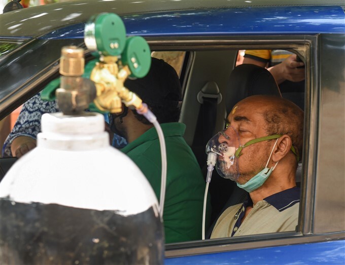 Covid-19 2nd wave: COVID-19 patient receives free oxygen by Hemkunt Foundation in Gurugram